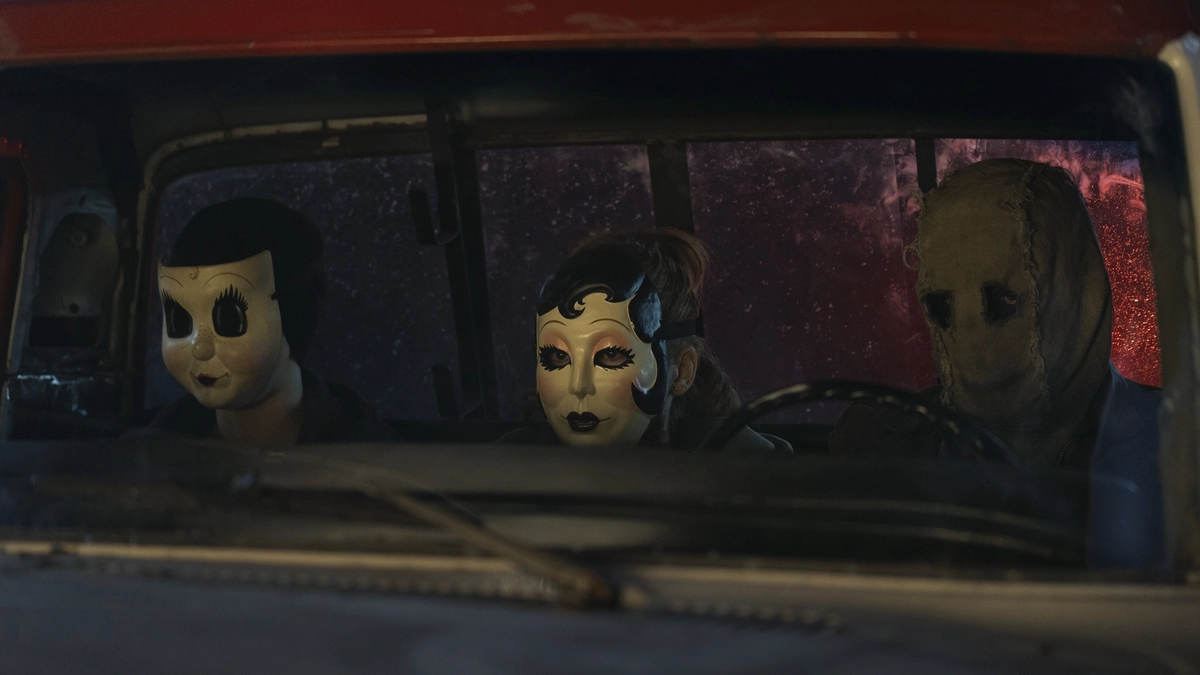Sát Nhân Giấu Mặt: Chương 3 (The Strangers: Chapter 3)